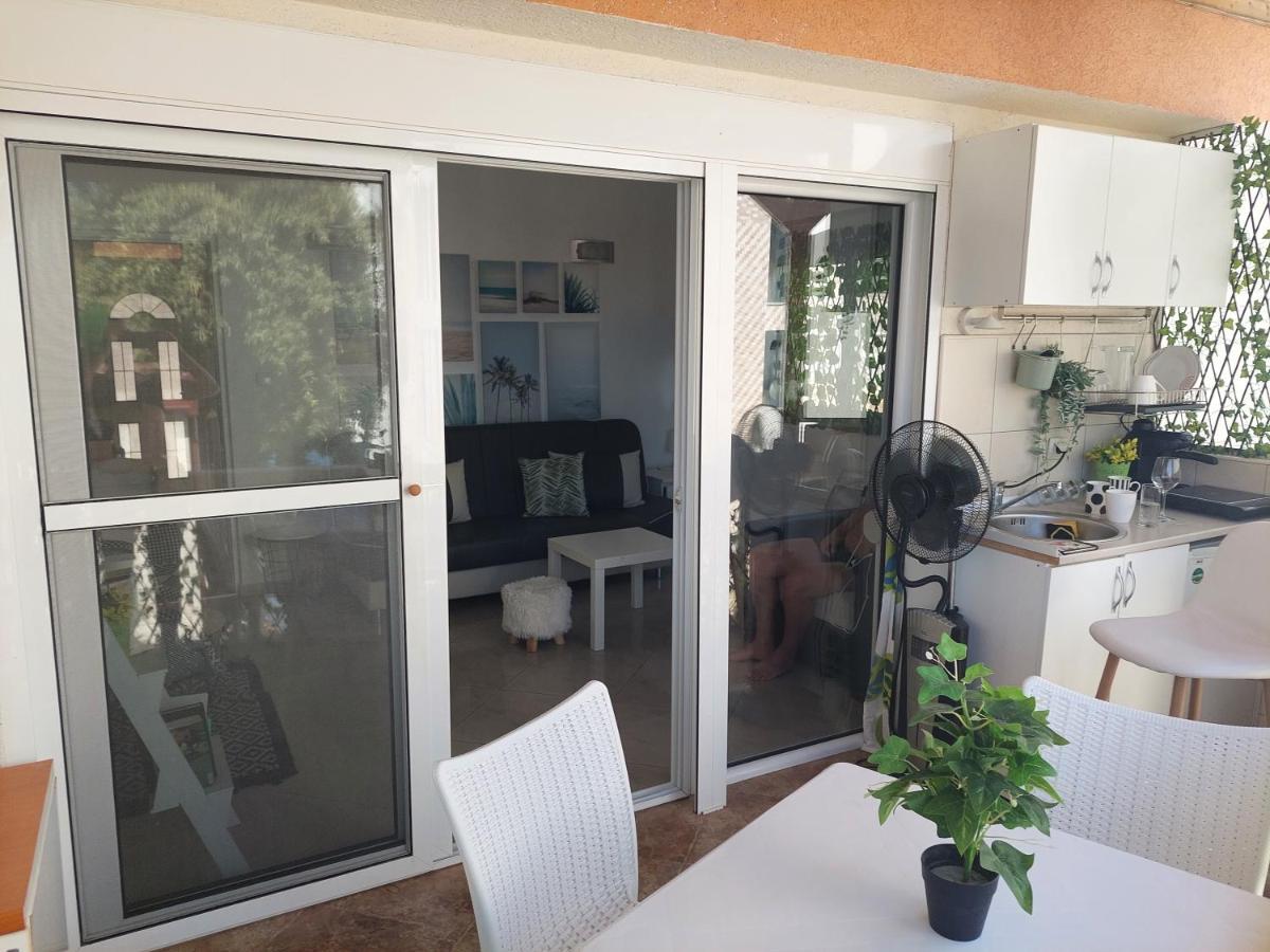 Beach Apartment With Beach Chairs N.1 Утеха Екстериор снимка