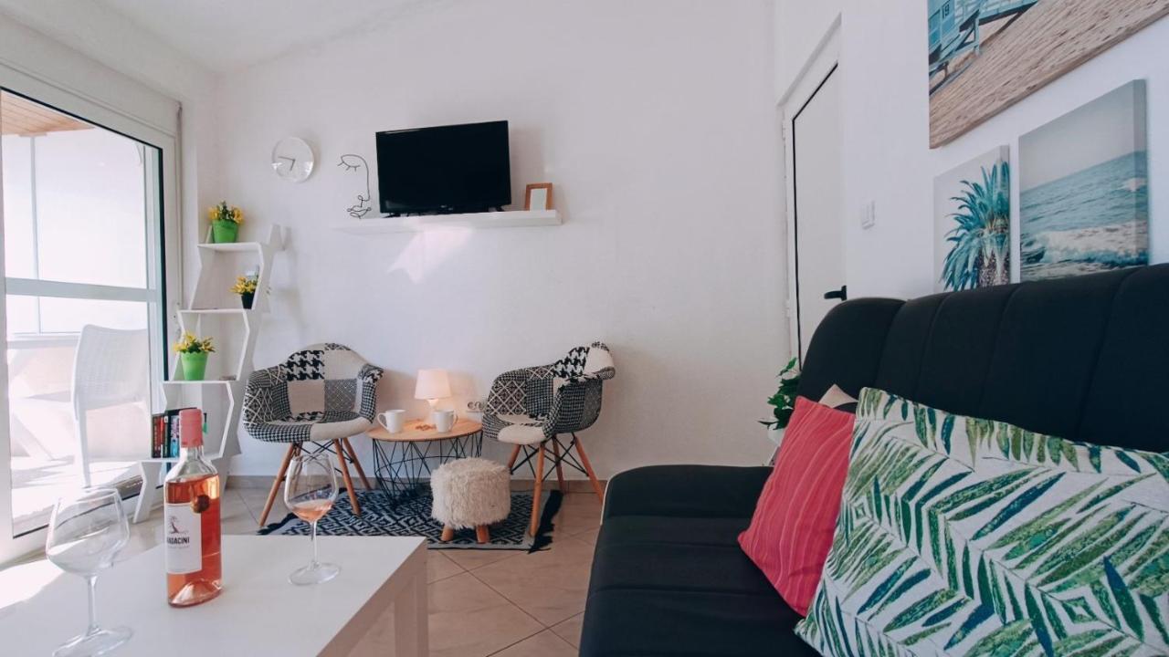 Beach Apartment With Beach Chairs N.1 Утеха Екстериор снимка