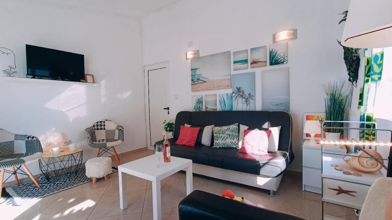 Beach Apartment With Beach Chairs N.1 Утеха Екстериор снимка