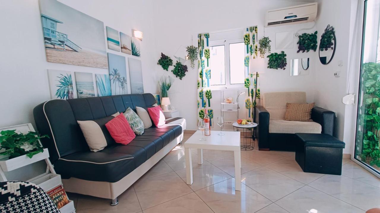 Beach Apartment With Beach Chairs N.1 Утеха Екстериор снимка