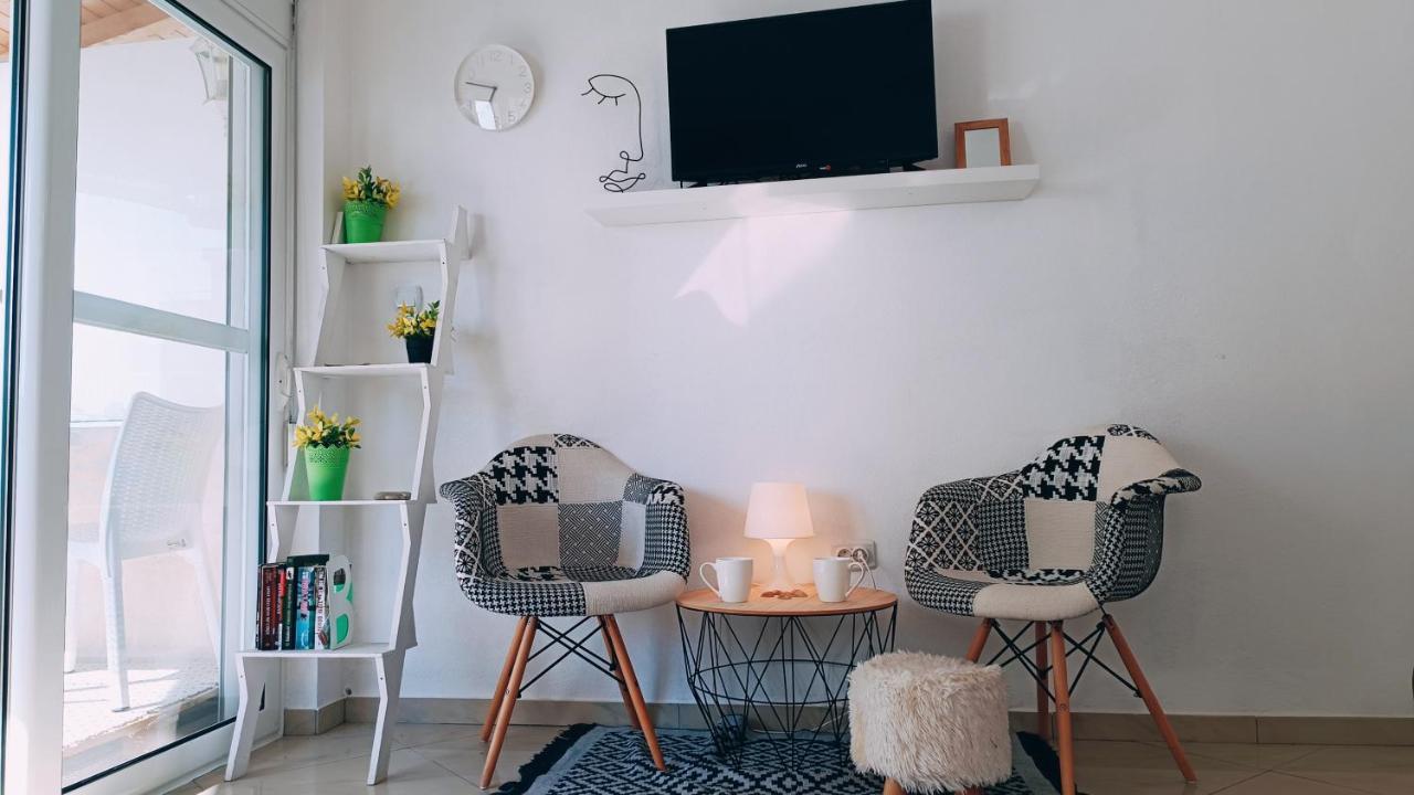 Beach Apartment With Beach Chairs N.1 Утеха Екстериор снимка