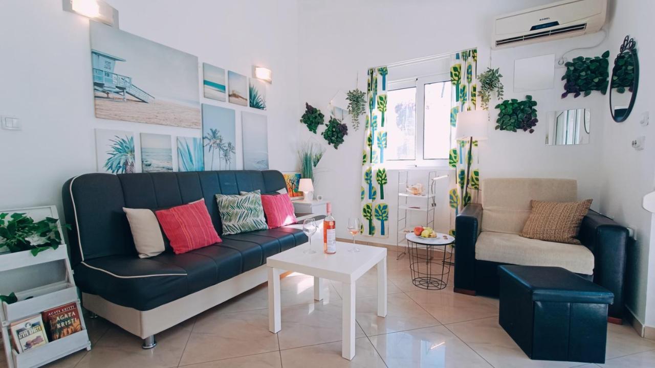 Beach Apartment With Beach Chairs N.1 Утеха Екстериор снимка