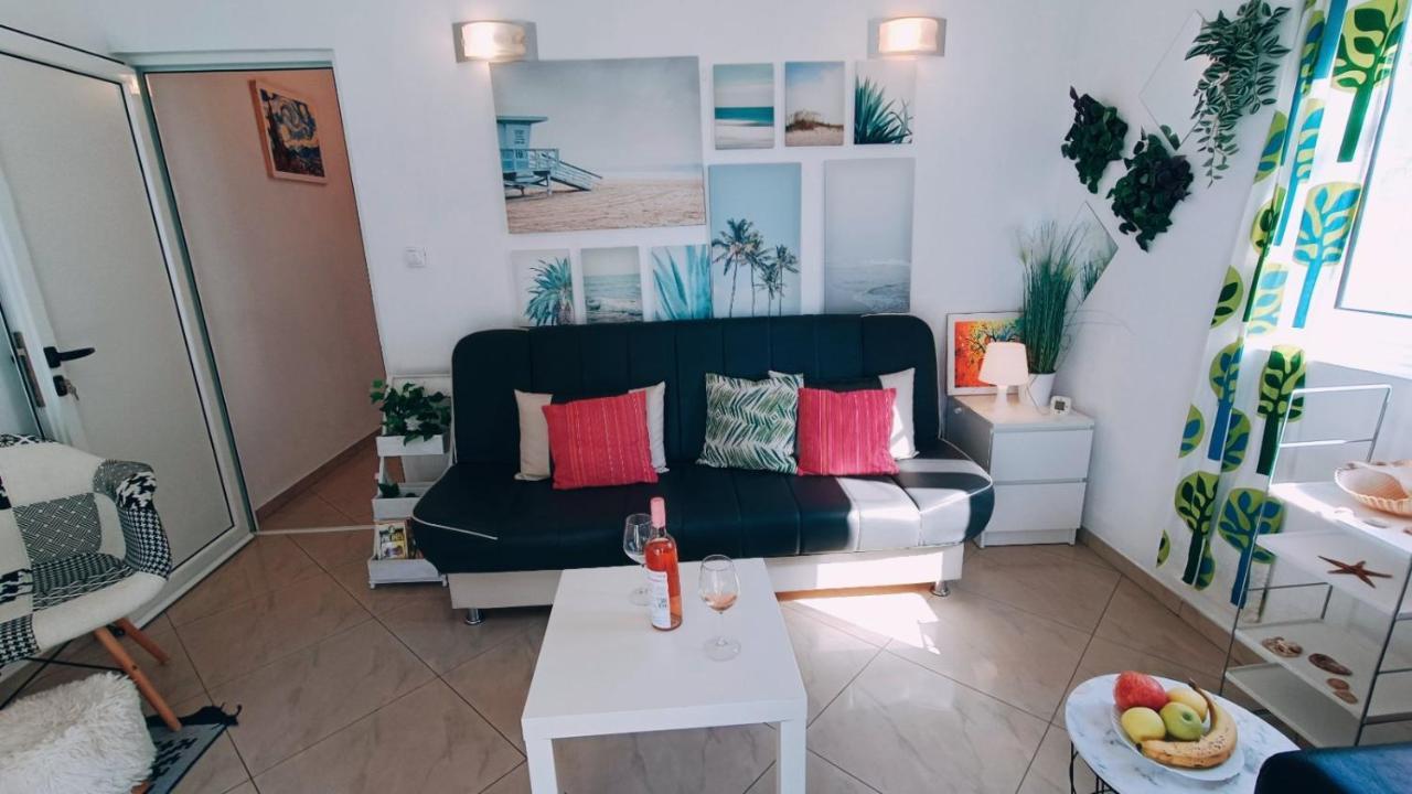 Beach Apartment With Beach Chairs N.1 Утеха Екстериор снимка