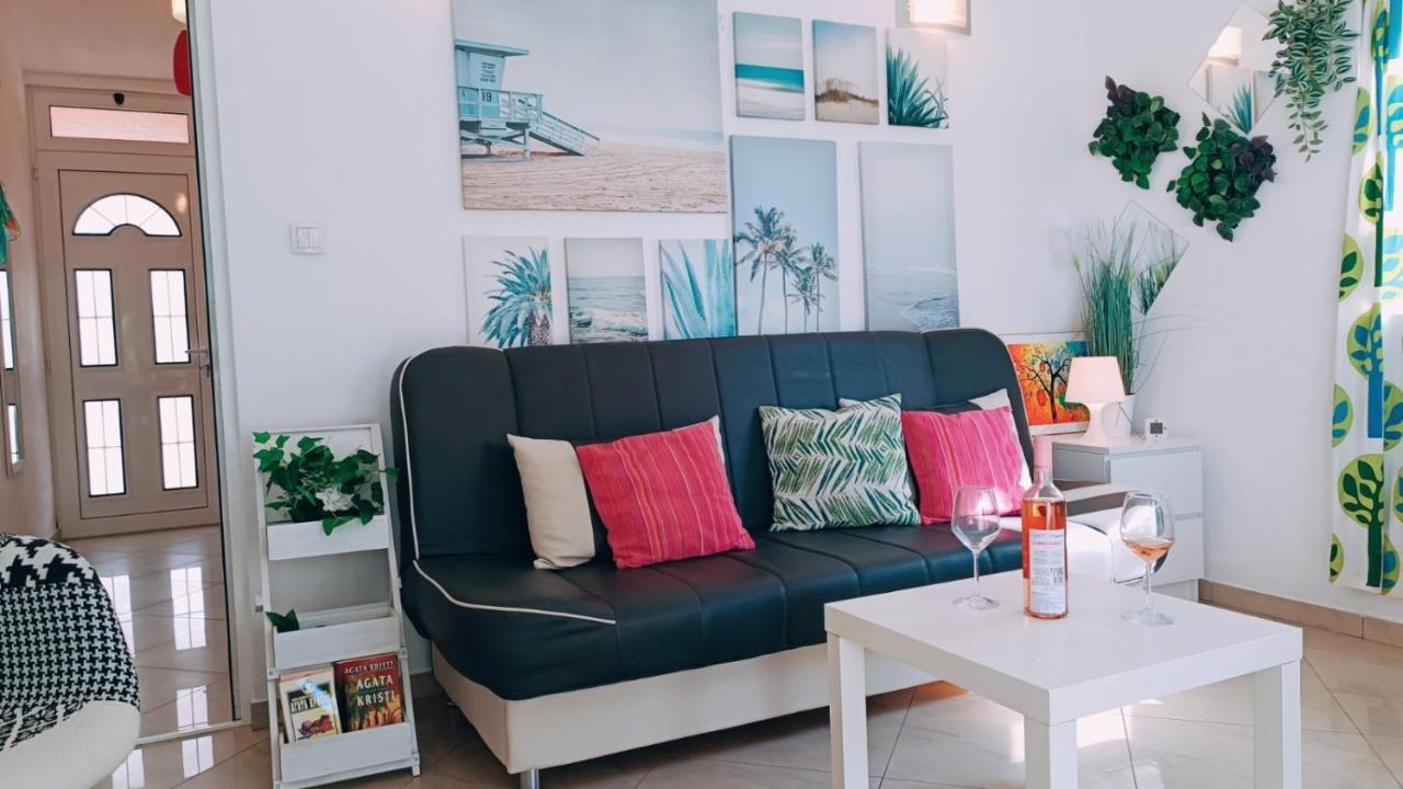 Beach Apartment With Beach Chairs N.1 Утеха Екстериор снимка
