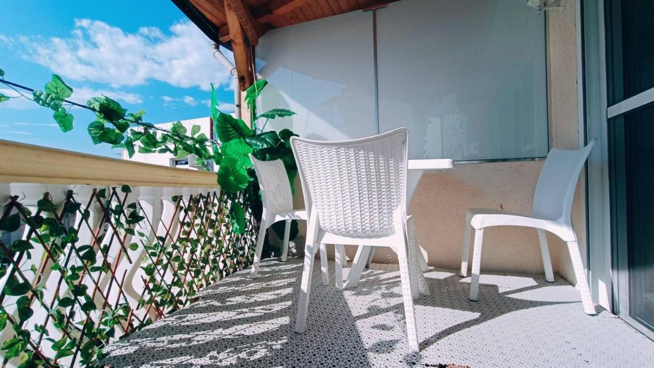 Beach Apartment With Beach Chairs N.1 Утеха Екстериор снимка
