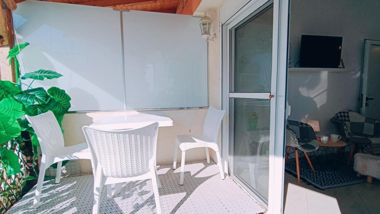 Beach Apartment With Beach Chairs N.1 Утеха Екстериор снимка