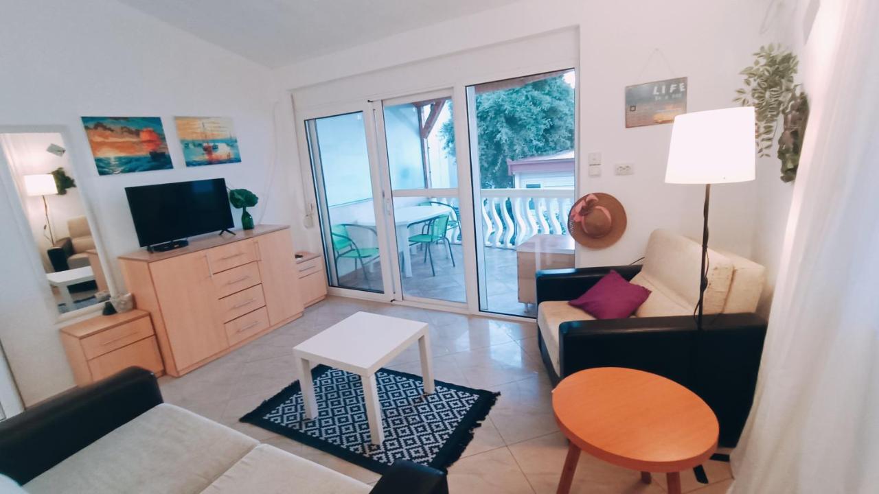 Beach Apartment With Beach Chairs N.1 Утеха Стая снимка