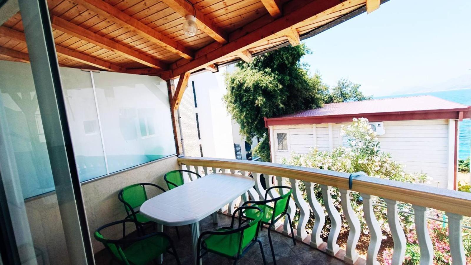 Beach Apartment With Beach Chairs N.1 Утеха Стая снимка
