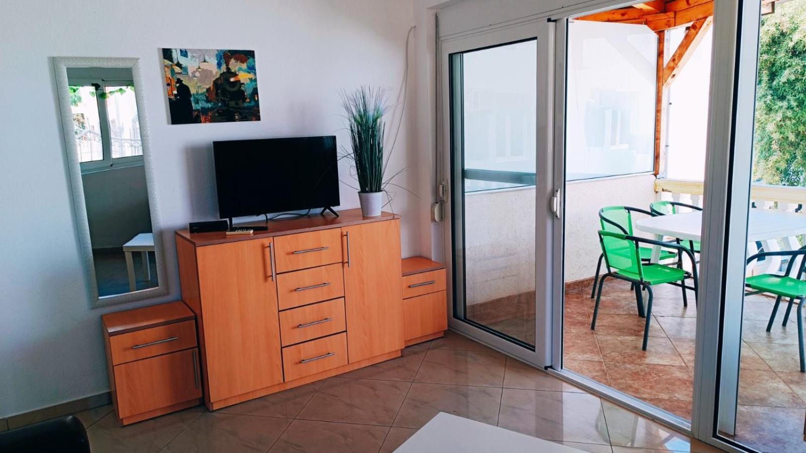 Beach Apartment With Beach Chairs N.1 Утеха Стая снимка